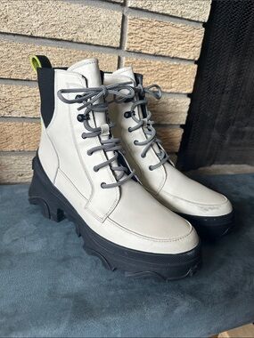 Sorel Brex Lace-Up Boots, Chalk/Black, size 10, GUC